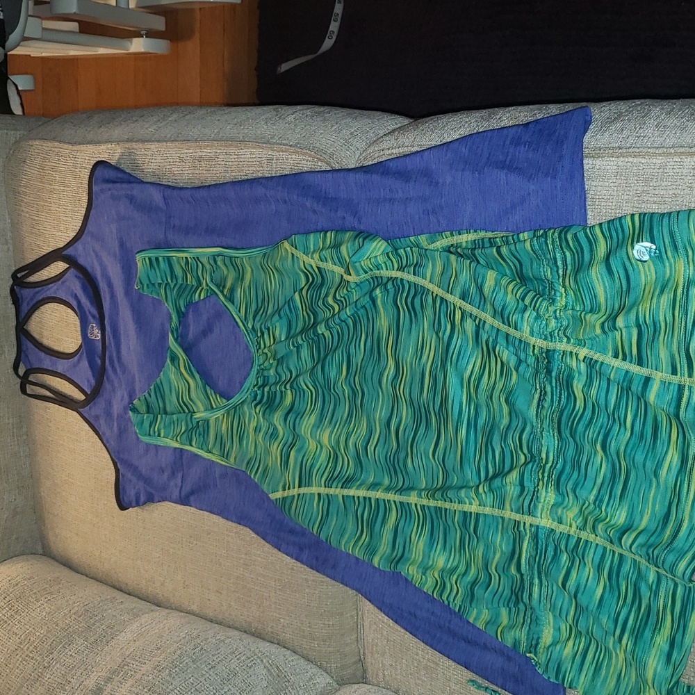 Active Wear. Top green sz S and Dress sz M Blue*